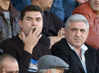 Cristi Borcea (stânga) era operat pe cord, dar ”suda” țigările