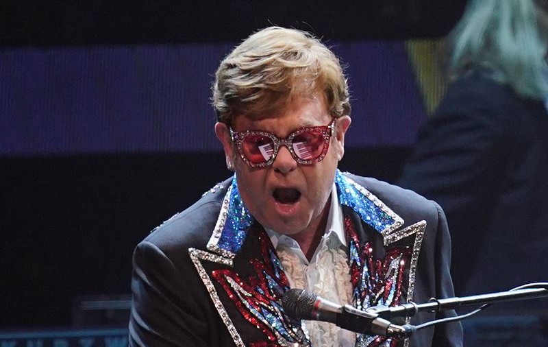 Elton John a fost internat, după ce a căzut în casă, la Nisa. Care e starea artistului de 76 de ani