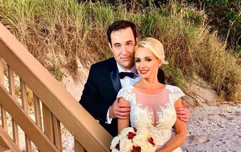 Catrinel Sandu și stomatologul Steve Schroeter au sărbătorit un an de căsătorie. Ce spune mama vedetei. “A fost de vis”