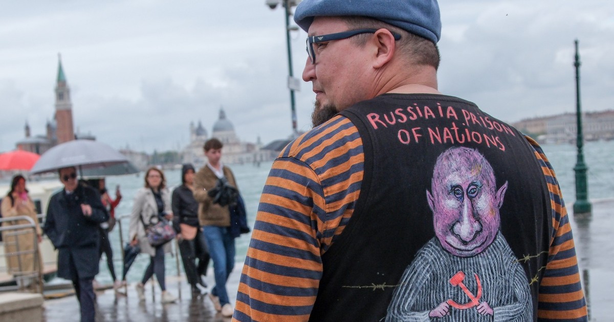 Caricaturistul Robert Kuzovkov (în imagine) a fost ucis în Polonia. Doi belaruși au fost arestați Foto: Profimedia