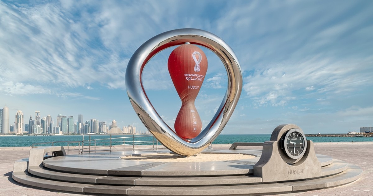 Meciurile de azi, miercuri, 30 noiembrie, de la Campionatul Mondial de fotbal din Qatar - Imagine cu monumentrul şi ceasul oficial din Doha care a măsurat timpul până la startul Cupei Mondiale