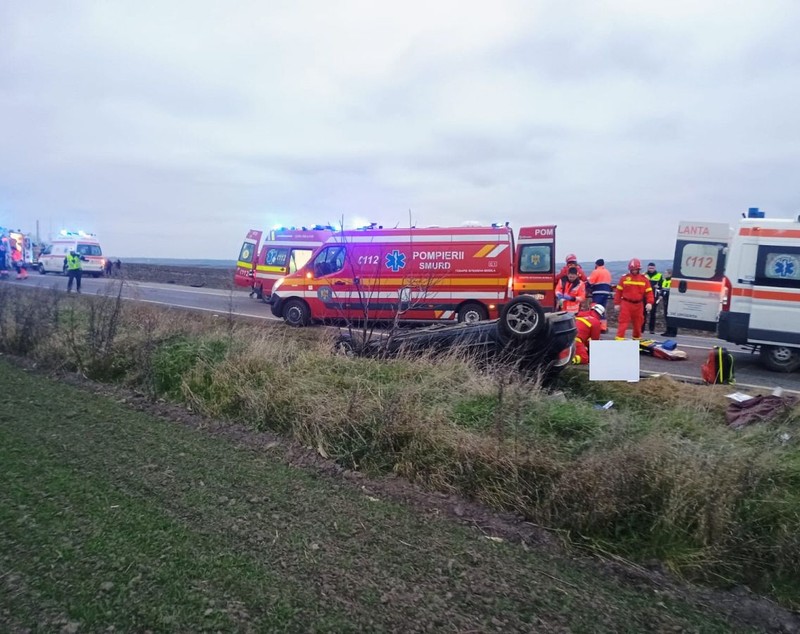 O mașină de „Şcoală”, implicată în accidentul din Grăniceşti soldat cu 5 morți, printre care instructorul și doi elevi