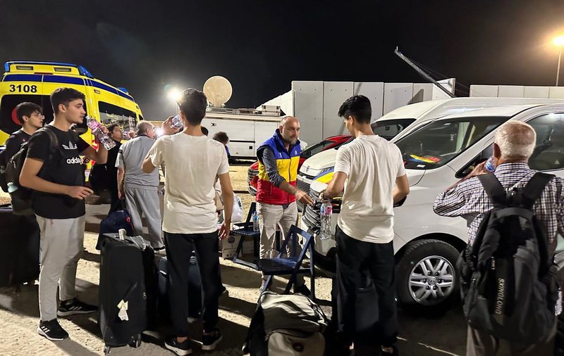 Al doilea grup de români, care trebuia să iasă astăzi din Fâșia Gaza, a fost trimis înapoi. „O zi groaznică. Au bubuit rachete deasupra noastră”