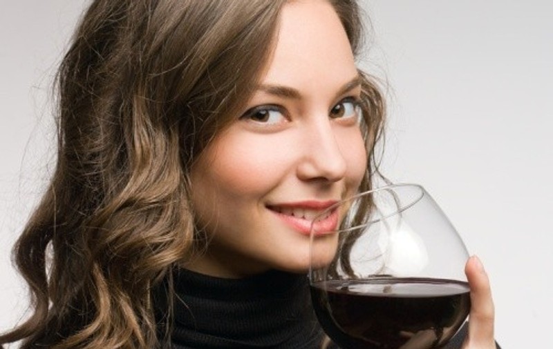 Top 5 alimente şi băuturi care îţi înnegresc dinţii