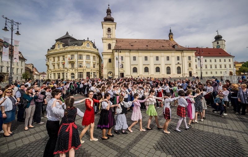 UPDATE: Discursul lui Klaus Iohannis, la cea mai mare întâlnire a sașilor din România. „Sibiul este capitala istorică a sașilor din frumoasa noastră Transilvanie”