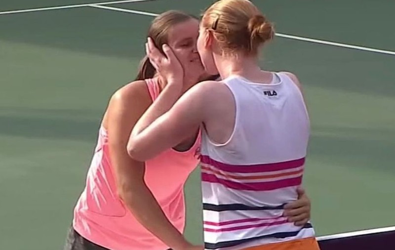 Sorana Cîrstea, în finala turneului de la Tașkent. Sori a pierdut în ultimul act la Van Uytvanck. Belgianca a sărbătorit cu iubita