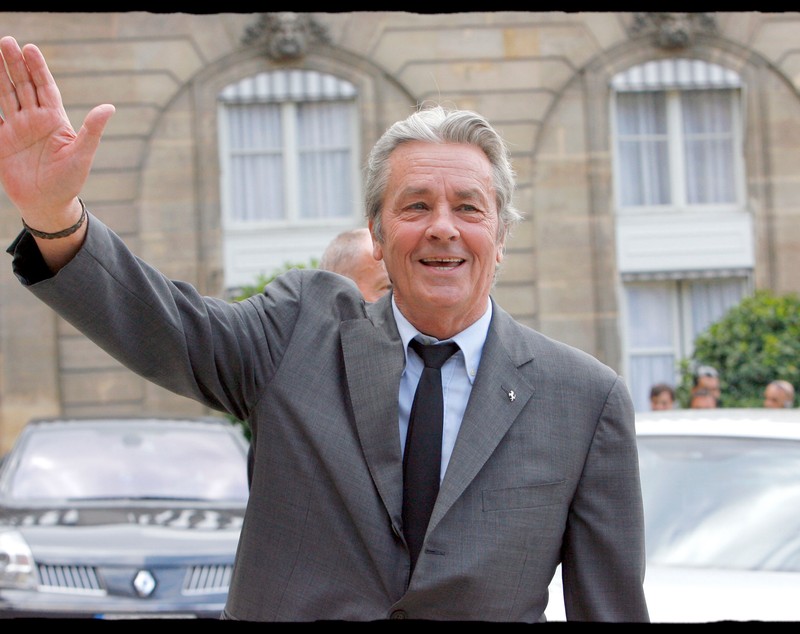 Când și unde va fi înmormântat Alain Delon. Actorul a cerut să fie lângă câinii săi