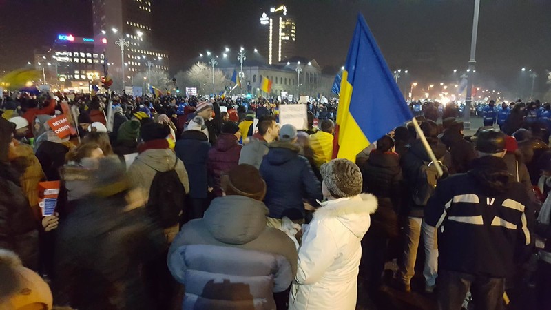 Războiul dronelor dus pe cerul mitingurilor