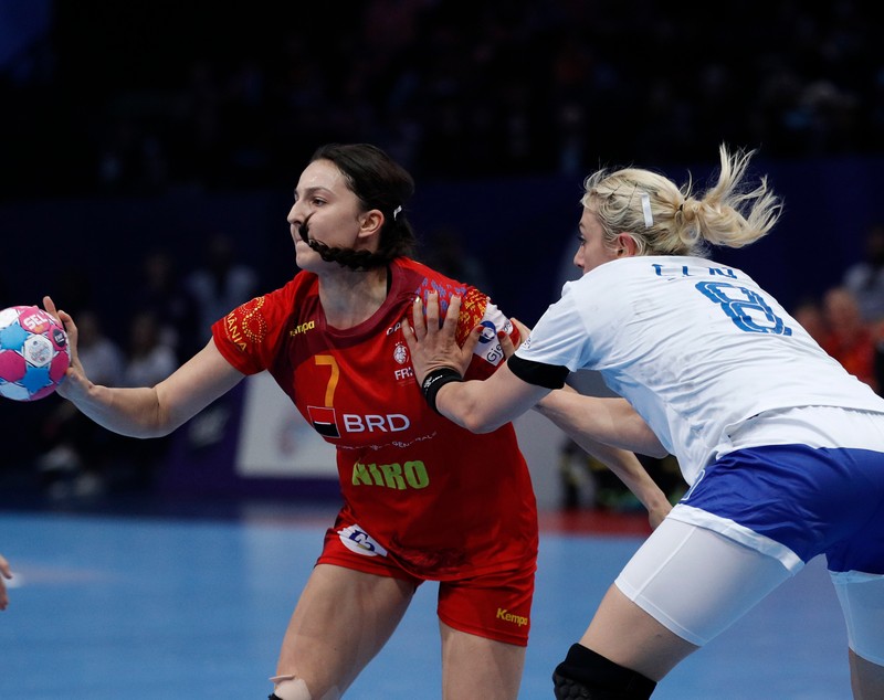 România - Rusia 22 -28. Tricolorele au pierdut fără drept de apel în semifinalele Euro 2018 de handbal feminin. Duminică, finala mică pentru bronz | VIDEO&GALERIE FOTO