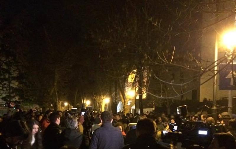 PROTEST în faţa Ministerului de Externe, în semn de solidaritate faţă de ROMÂNII din Diaspora, UMILIŢI LA VOT