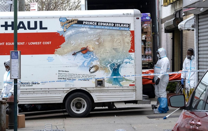 50 de cadavre au fost descoperite într-un camion în SUA. Localnicii au reclamat un miros greu