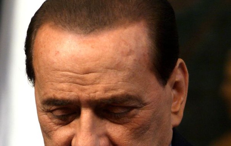 Berlusconi vrea să interzică fotografiile compromiţătoare făcute în vila sa