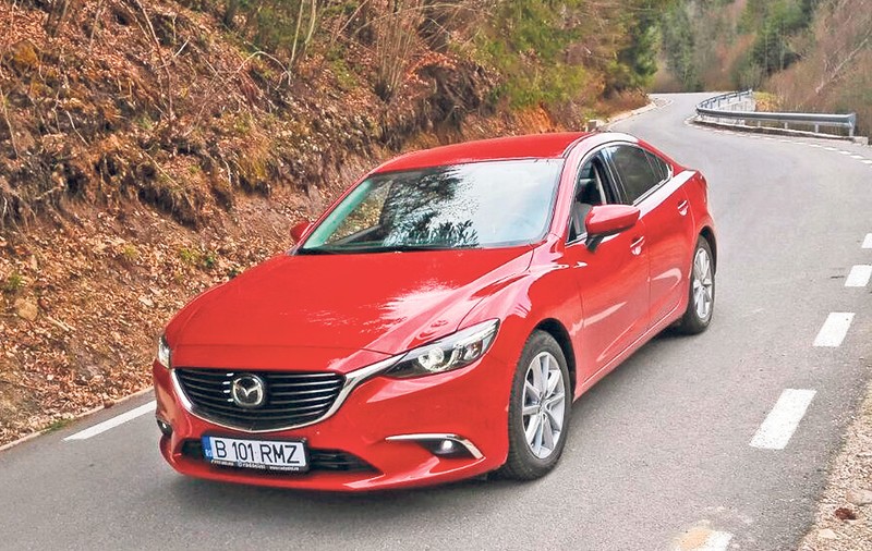 Tragem şi noi pe dreapta pentru o cafea? Elegantă și inteligentă: noua Mazda 6 atenționează șoferul atunci când îl simte obosit
