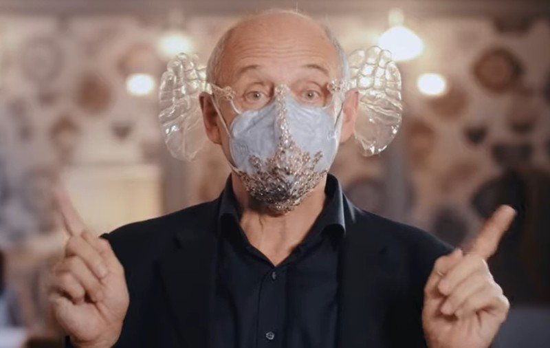 VIDEO | Mască pentru îmbunătățirea acusticii muzicii, inventată de un dirijor din Ungaria