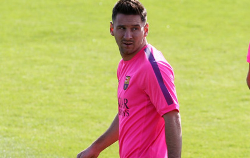 GALERIE FOTO / Messi s-a afişat cu un nou look la primul antrenament 