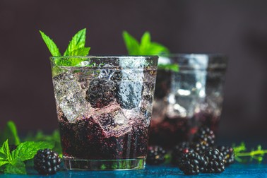 Sirop din mure cu gheață și mentă