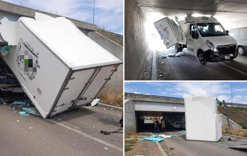 O dubă a rămas blocată sub un pasaj de pe autostradă. „Marfar cabrio încă nu am văzut”