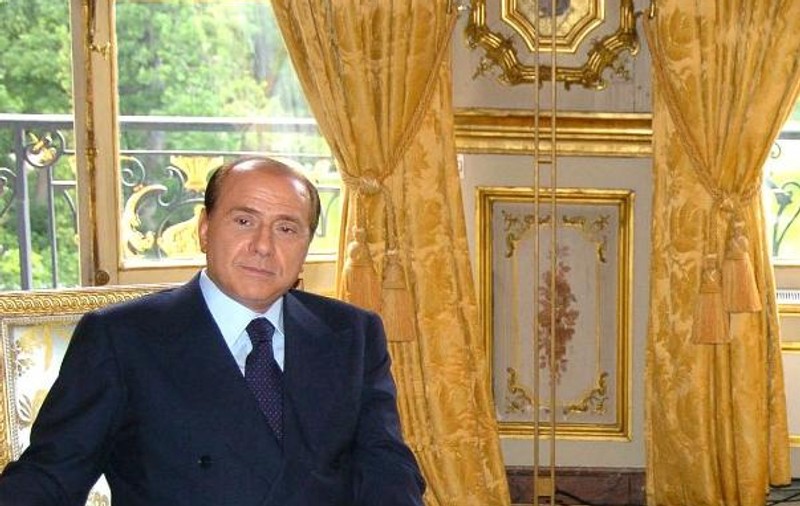 Berlusconi şi-a luat casă cu 30 de camere lângă vila lui George Clooney. Se reînnoadă prietenia?