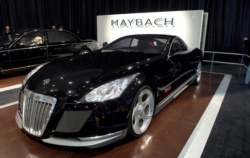 Video | Au distrus pentru un videoclip un Maybach de 300.000 $