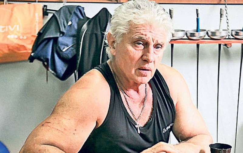 SZOBI CSEH a MURIT! CASCADORUL a PUS la PĂMÂNT 8 ŞTABI COMUNIŞTI într-un RESTAURANT din BRAŞOV!