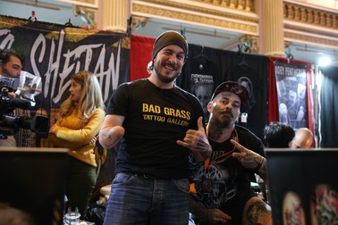 „Odată ce ți-ai făcut un tatuaj, o să vrei mai multe”, spune JC. / Foto: Dumitru Angelescu