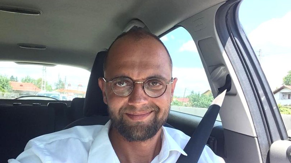 Oreste Teodorescu, probleme cu poliția în miez de noapte. "Poate îmi aduce actele la domiciliu, au rămas la organ"