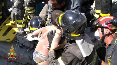 Momentul în care Mattias este scos de sub dărâmături