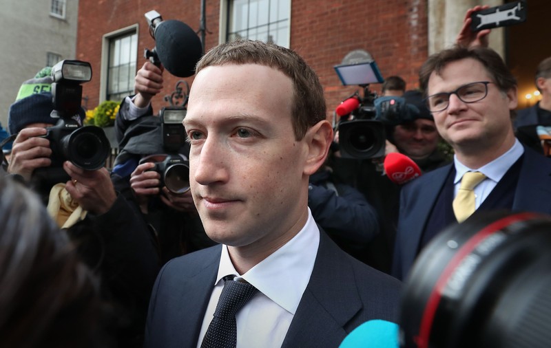 Co-fondatorul Facebook Chris Hughes îl atacă dur pe Zuckerberg: „Are o influență mai mare decât oricine altcineva”
