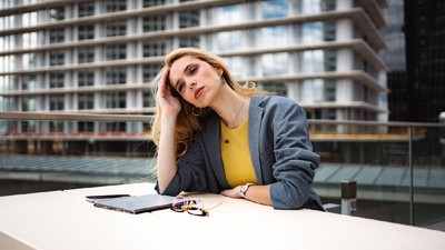 femeie-burnout-extenuare-depresie