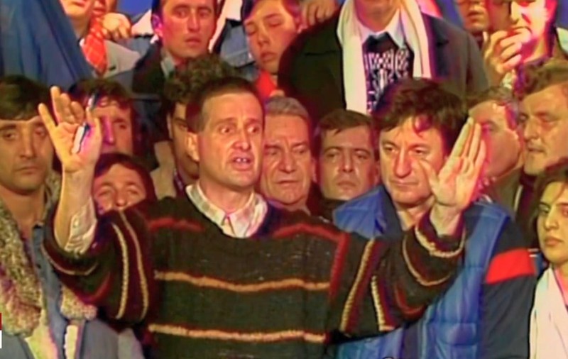 Mircea Dinescu: „Dacă Ceauşescu trăia, la anul ieşea preşedinte cu 90%”