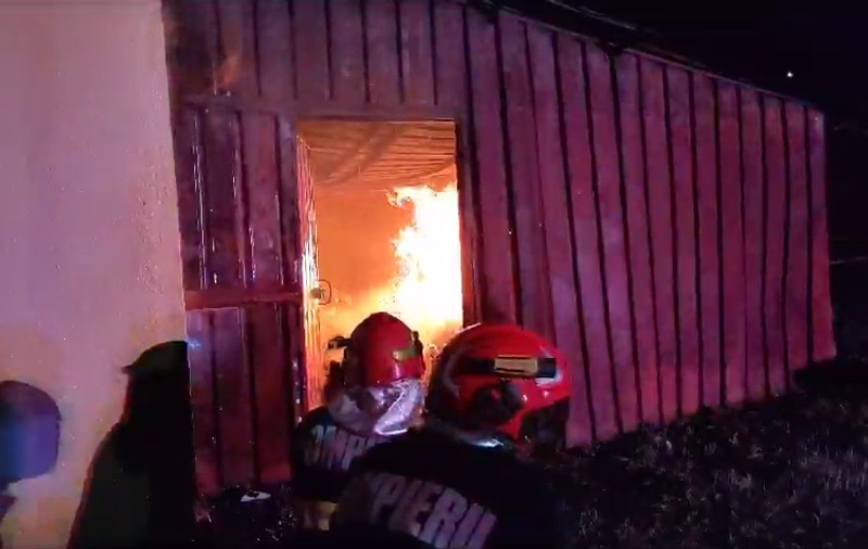 Incendiu la o școală din județul Galați. 30 de pompieri s-au luptat cu flăcările