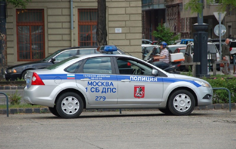 Momentul în care o mașină a lovit o mulțime de oameni pe o trecere de pietoni, în Moscova. Șoferul nu a încercat să frâneze I VIDEO  