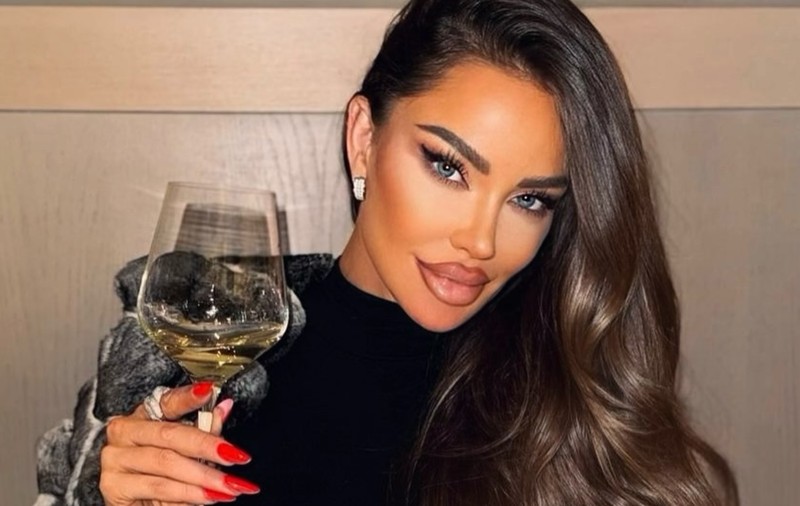 Bianca Drăgușanu și-a topit acidul hialuronic din buze din nou: „Acum sunt aproape de forma care îmi place”. La operațiile estetice nu renunță