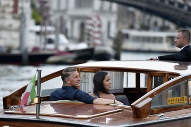 Bastian Schweinsteiger și Ana Ivanovici, plimbându-se cu barca pe canalele Veneției. (FOTO: Northfoto)