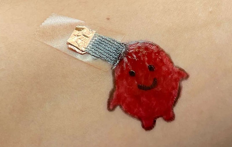 Cercetătorii au dezvoltat tatuajele temporare cu cerneală care îți monitorizează inima și creierul