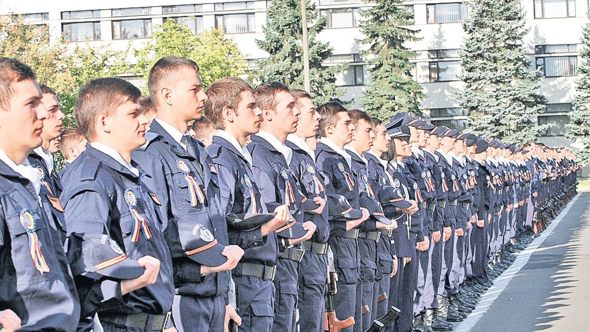 Viitorii polițiști, școliți antișpagă Cursurile, bazate pe cazuri reale, sunt susținute de profesori și ofițeri anticorupție, iar la final studenții vor da un examen de promovare