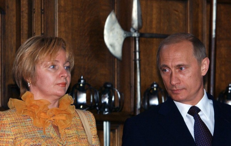 Îngrozitor! Vladimir Putin, acuzat că şi-a bătut şi înşelat soţia
