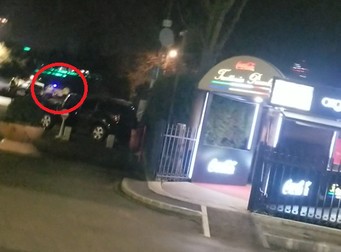 O mașină de poliție locală din sectorul 4, în apropiere de restaurantul Trattoria Piccola