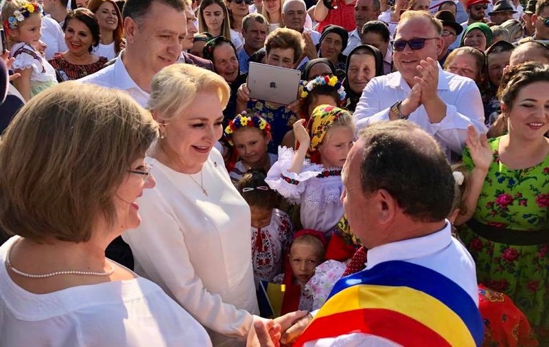 Viorica Dăncilă şi-a lansat campania de strângere de semnături pentru alegerile prezidențiale, la Racşa în județul Satu Mare