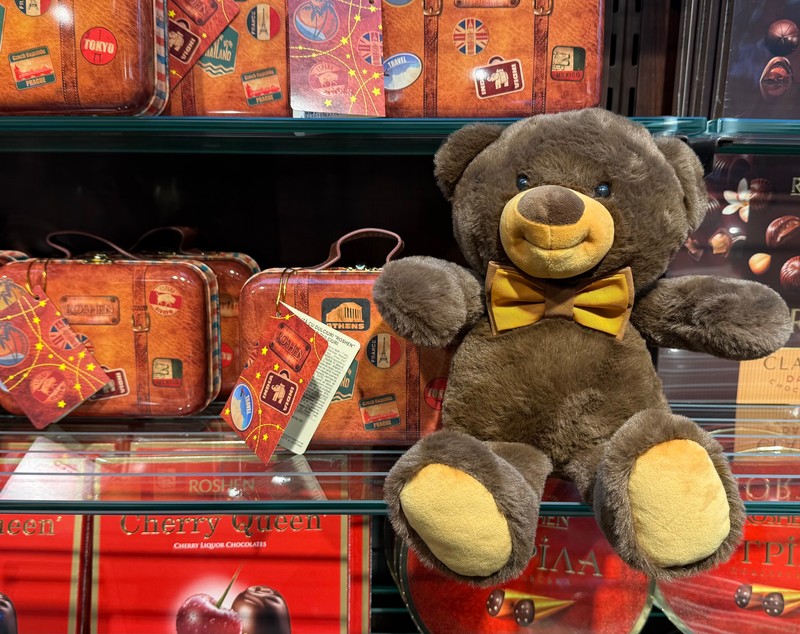 Noul templu al dulciurilor din București. Peste 300 de sortimente de produse. Cât costă și de ce toată lumea vorbește despre magazinul de la Piața Unirii