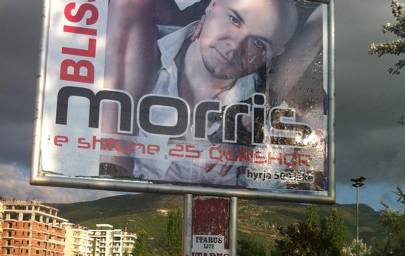 Morris, tratat regeşte în Albania