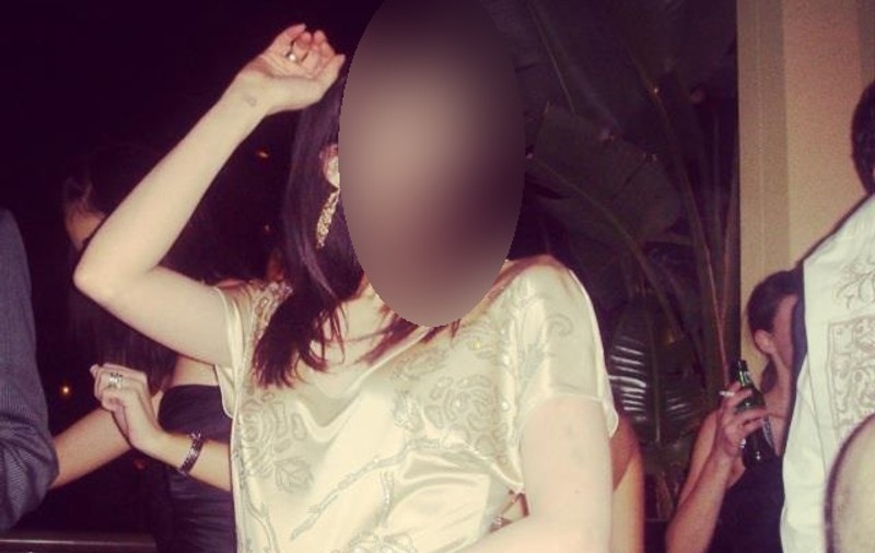 O RECUNOŞTI? CONSUELO, NEVASTA lui MUTU, FOTOGRAFII de la ÎNCEPUTURILE carierei de MODEL! Uite-o cu breton şi cu altă NUANŢĂ DE PĂR! FOTO