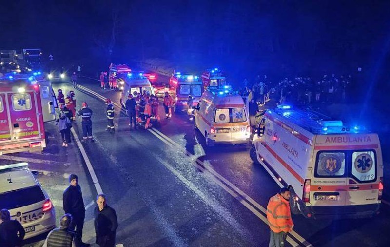 Grav accident rutier în Sibiu. Două autocare în care se aflau 90 de persoane, dintre care 84 de copii, s-au ciocnit. 33 dintre ei, duși la spital