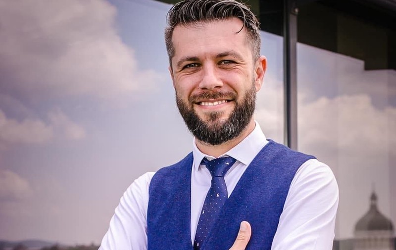 Daniel Osmanovici a demisionat din funcția de purtător de cuvânt al CNAS, după ce a declarat că „oamenii mor oricum, și cu, și fără sistem”