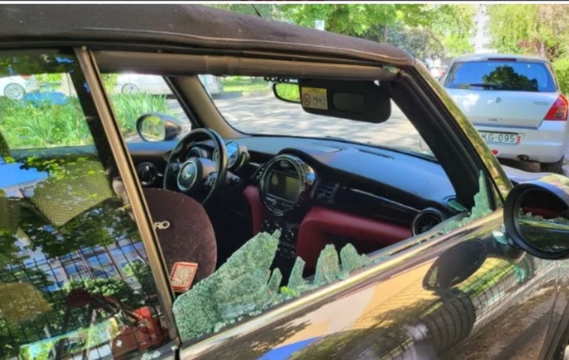 10 mașini, distruse de un tânăr scăpat de la psihiatrie, la Budapesta: „Cumpărasem un Mini Cooper de o săptămână. Audiul e varză”