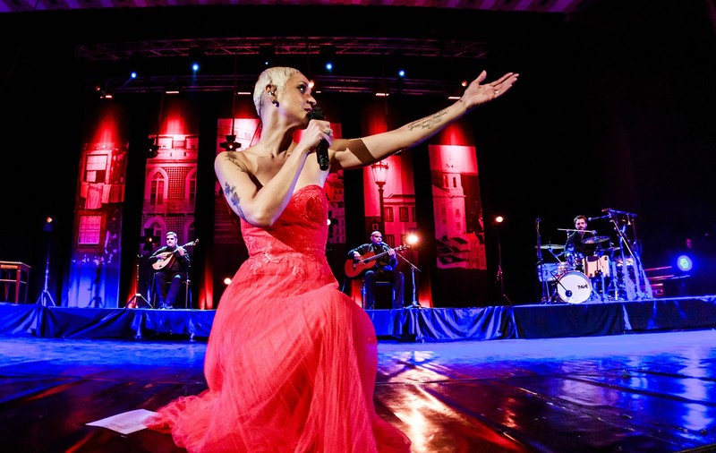 Mariza, cea mai cunoscută voce a fado-ului, transmite un mesaj românilor înaintea concertului său de la București