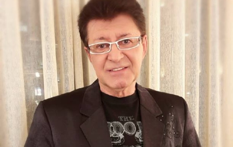 Refrenul lui Gabriel Dorobanțu, epitaf pentru soțul Ilenei Șipoteanu! Pe crucea lui Dumitru Lupu e scris: “Hai, vino iar în gara noastră mică”