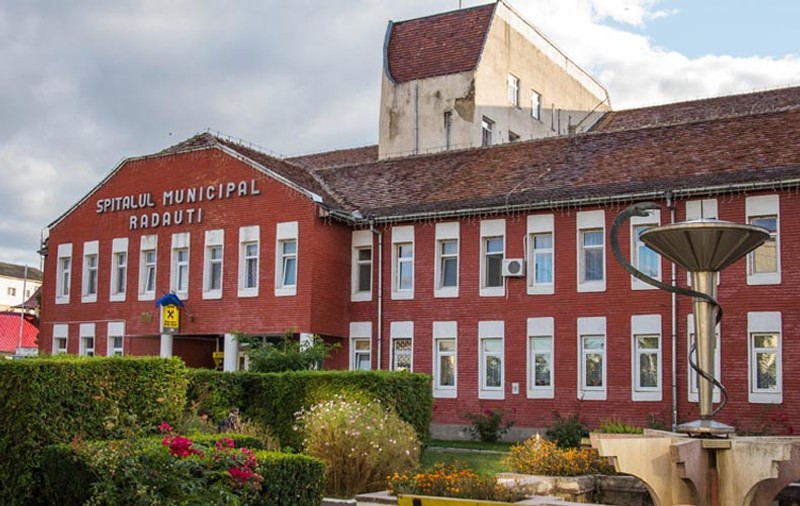 Cazul mamei și copilului care au murit la Spitalul Rădăuți, cercetat de Colegiul Medicilor. Primele evaluări