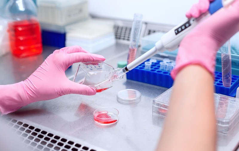 Primele trei cazuri cu o mutație COVID posibil rezistentă la vaccinuri, confirmate în România