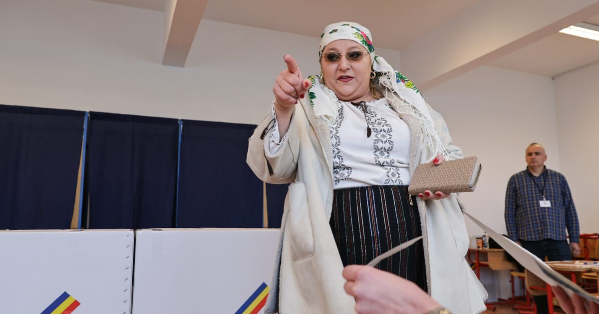 Diana Șoșoacă votând la alegerile parlamentare 1 dec 2024